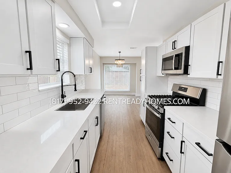 6906 Feather Creek Dr — Photo 7