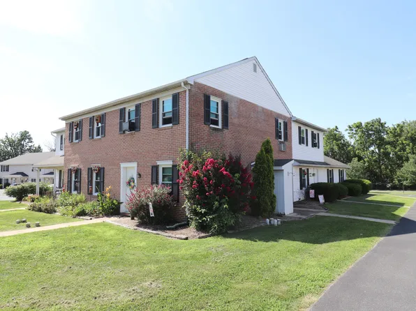 244 Colonial Dr, Akron, PA 17501