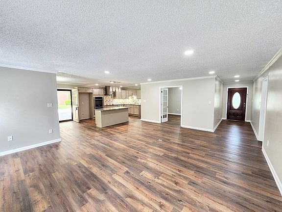 5th image of 404 Iveys Scenic Dr