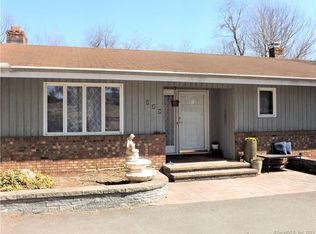 129 Merrimac Dr, Trumbull, CT 06611