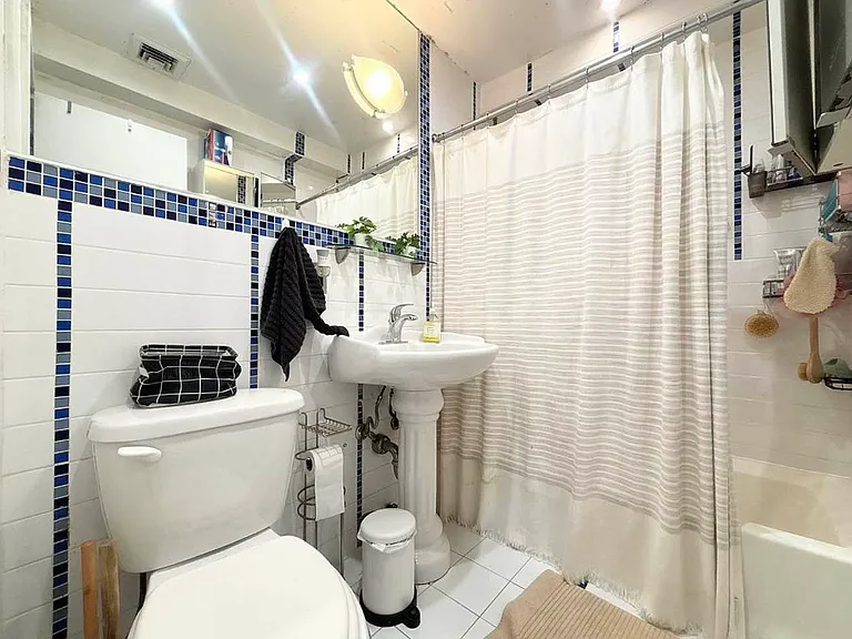 64 Palmetto St #2R — Photo 8