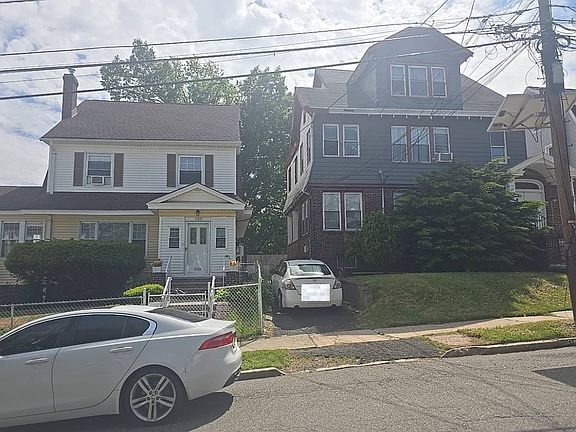 3rd image of 191-193 Grumman Ave