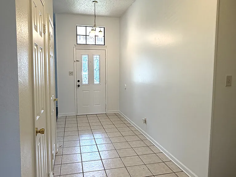 3709 Seville Ln — Photo 3