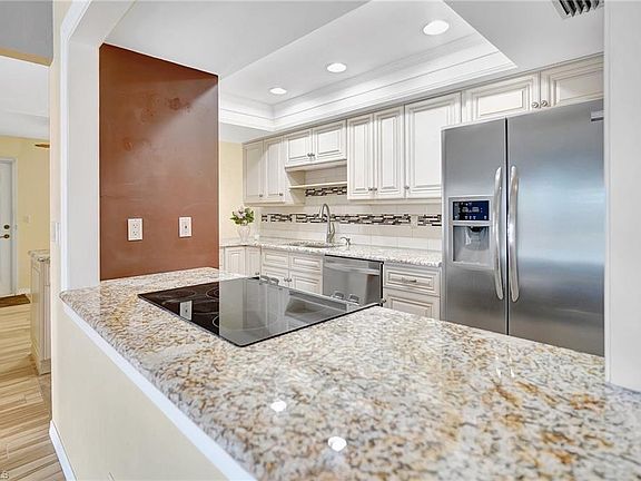3rd image of 4210 SE 20th PL #C2