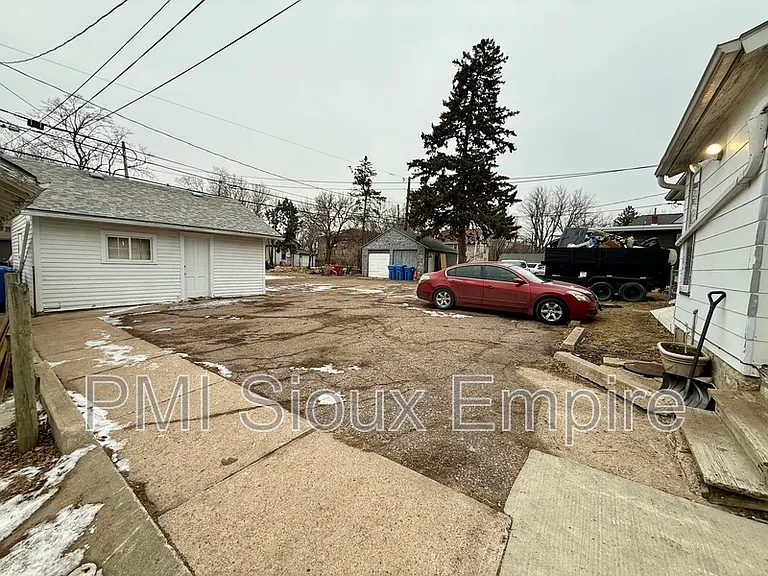 734 W 10th St #5 — Photo 8