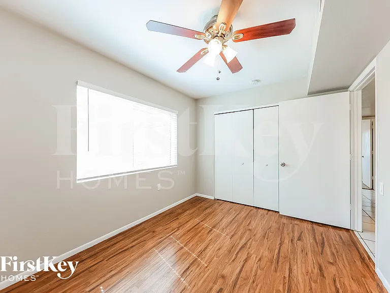 4826 W Paradise Ln — Photo 12