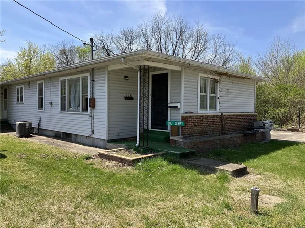 803 Dewey St, Murphysboro, IL 62966