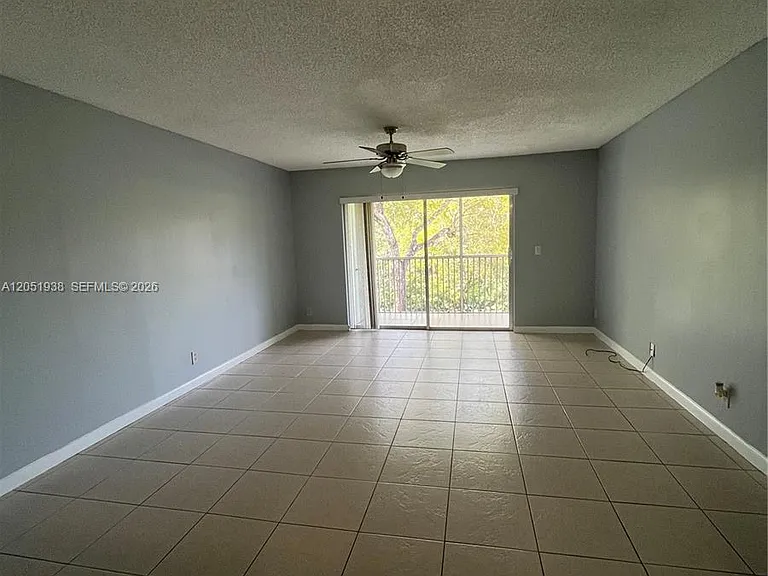2740 Forest Hills Blvd #202 — Photo 6