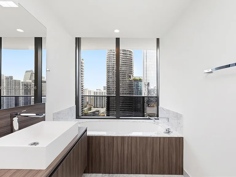 1000 Brickell Plz #4015 — Photo 29