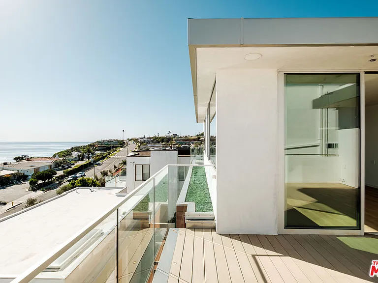 18225 Coastline Dr — Photo 7