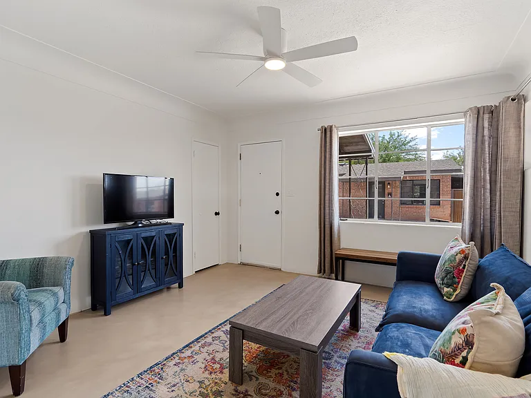 2233 N Forgeus Ave #2233 — Photo 10