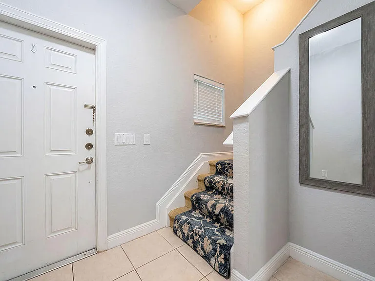 261 SW 6th Pl — Photo 44