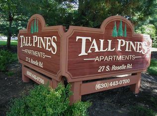 27 S Roselle Rd, Roselle, IL 60172