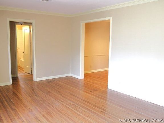 3rd image of 908 S Vandalia Ave