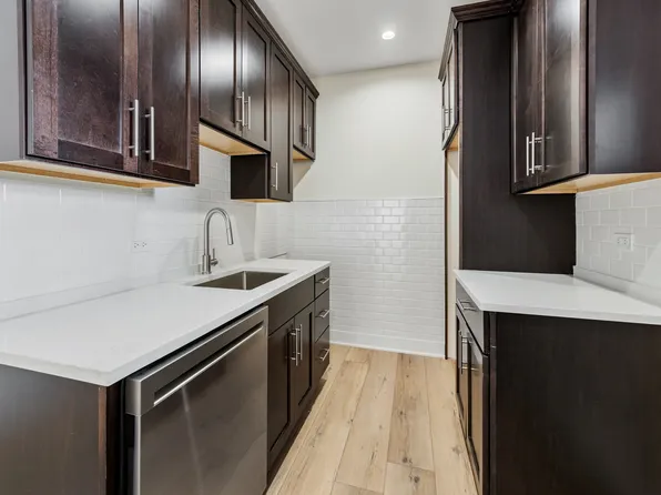 1248 W Addison St, Chicago, IL