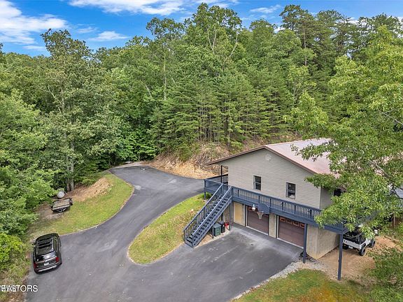 3rd image of 1060 Twin Springs Ln