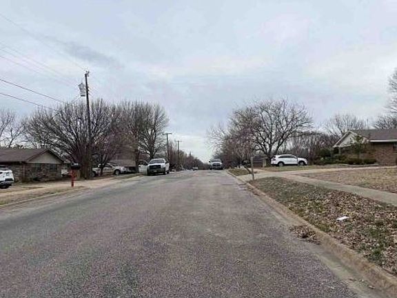 Exterior Neighborhood (street photo)