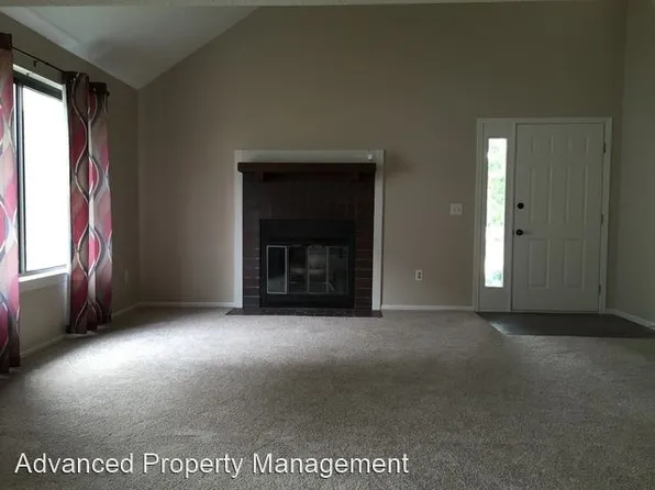 1824 Plymouth Rd, Manhattan, KS 66503