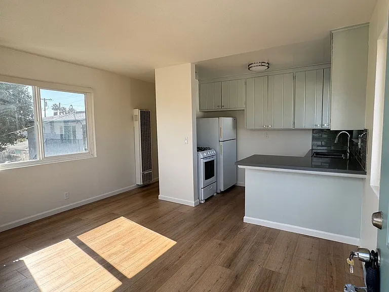 857 1/4 Missouri St — Photo 6