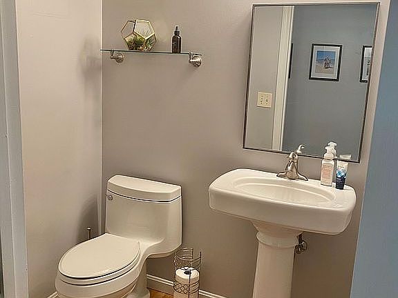 Main guest restroom