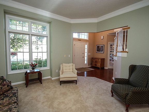 5th image of 557 Dunnbridge Dr