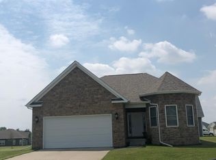 63 Cobblestone Ln, Le Claire, IA 52753