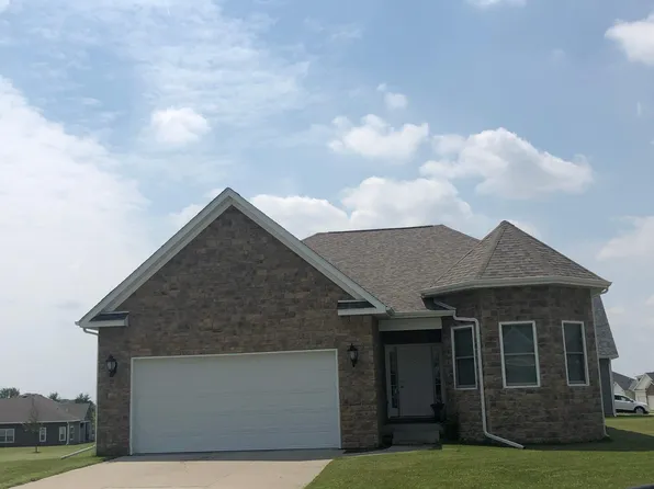 63 Cobblestone Ln, Le Claire, IA 52753