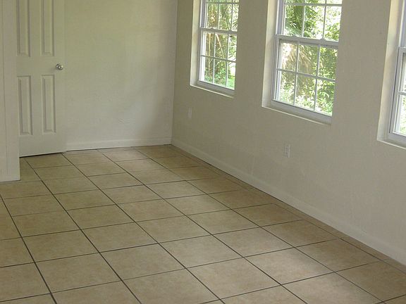 3rd image of 915 Buena Vista Dr #2
