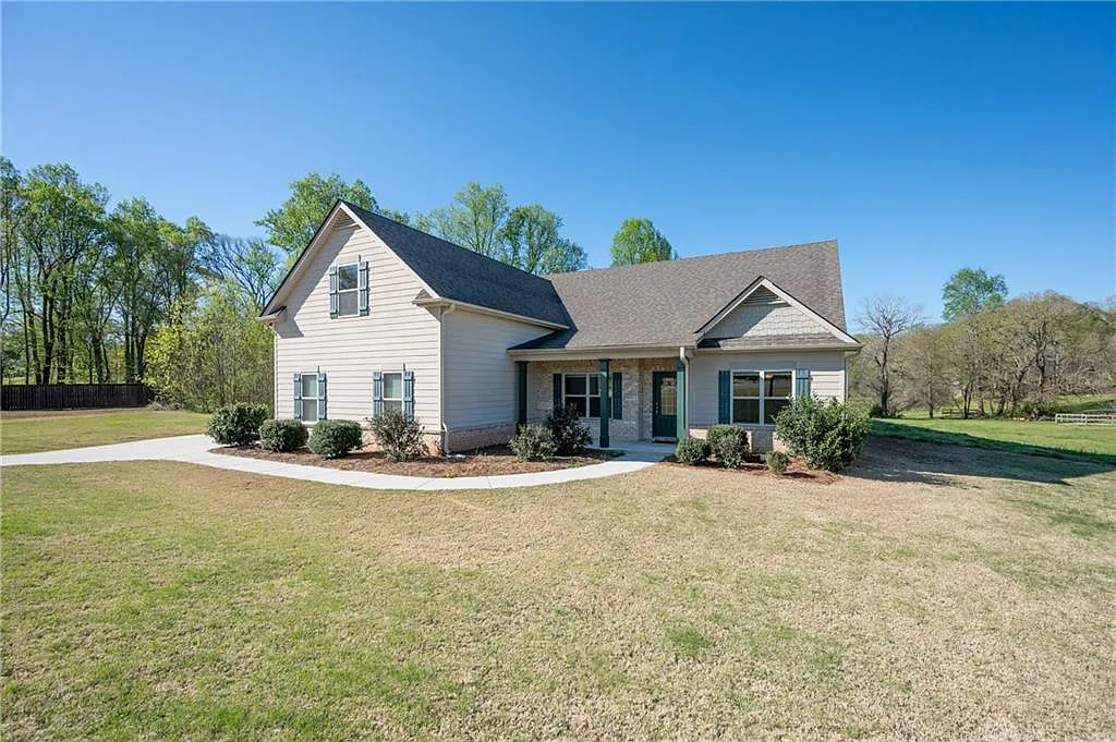 5 bed, 3.0 bath, 2922 sqft, $2,800 — Photo 2