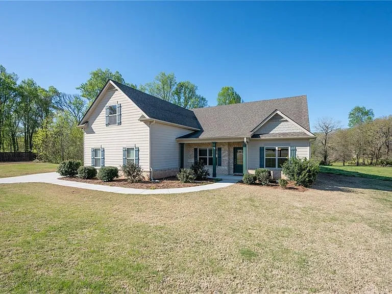 540 Brookside Ln — Photo 2