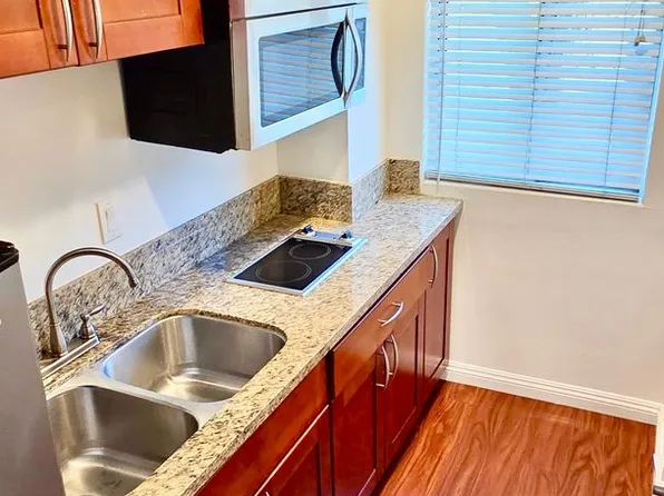 11511 Rochester Ave APT 15A, Los Angeles, CA 90025