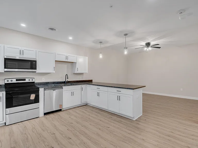 400 N Main St #203 — Photo 2