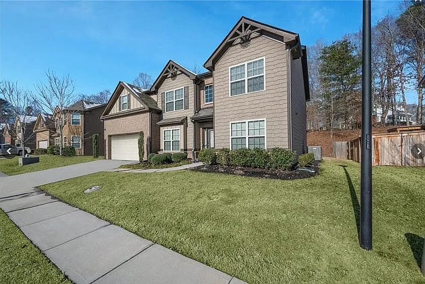 5 bed, 2849 sqft, $2,650 — Photo 2