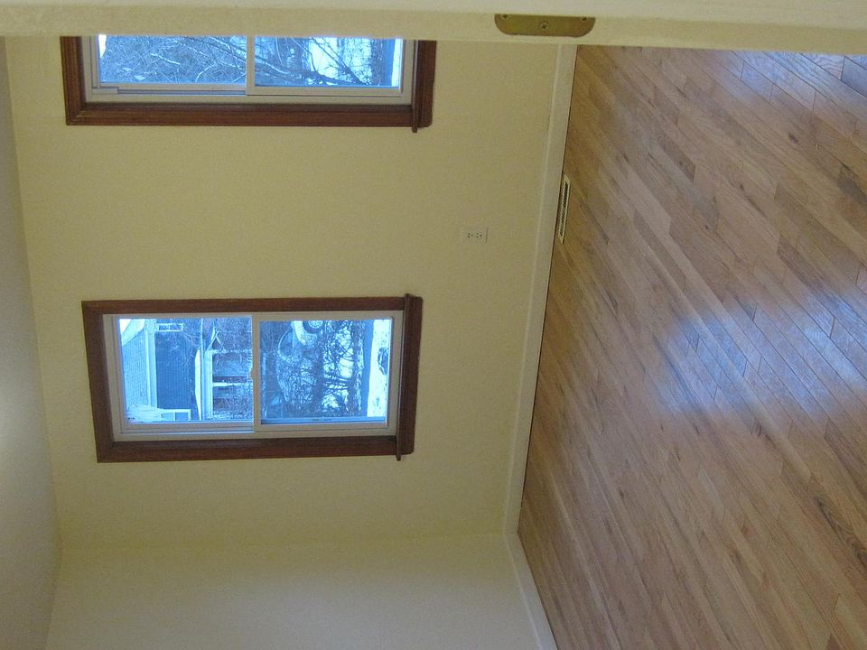 2nd image of 7 E Bartlett St