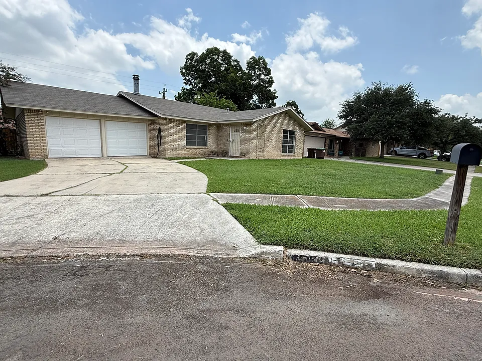 5522 Grand Lake Dr