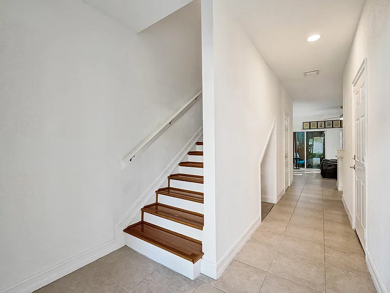 1743 NE 4th Ave #F4 — Photo 11