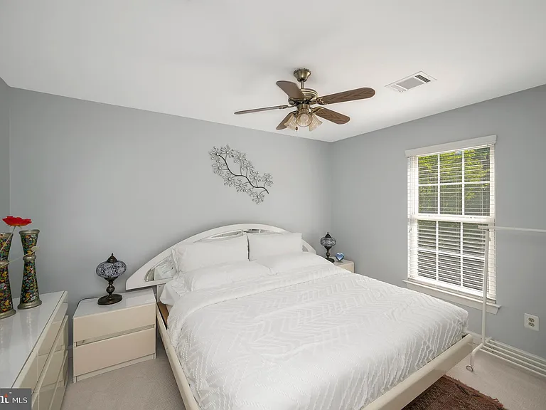 16005 Kings Mountain Rd — Photo 21