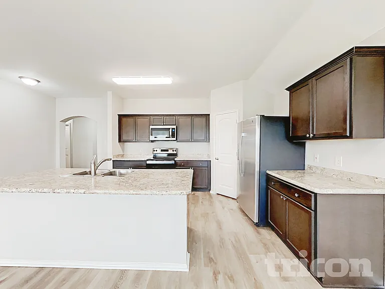 221 Thoroughbred St — Photo 5