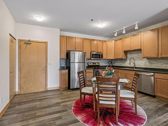 4th image of 2900 University Ave SE APT 305