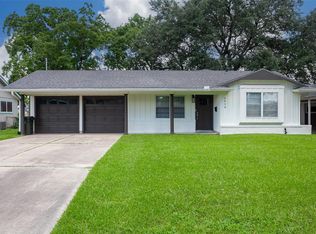 2910 Oleander Ln, Groves, TX 77619