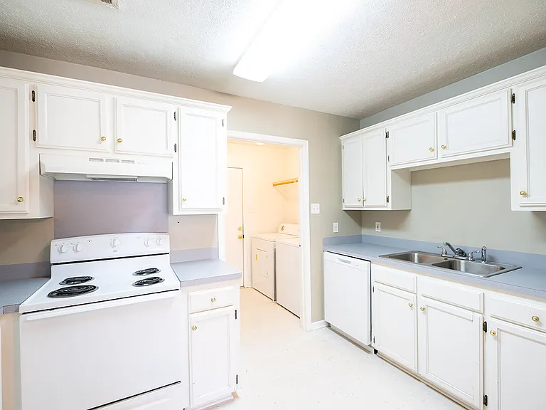 1812-ESTHER-1-KITCHEN_12132022