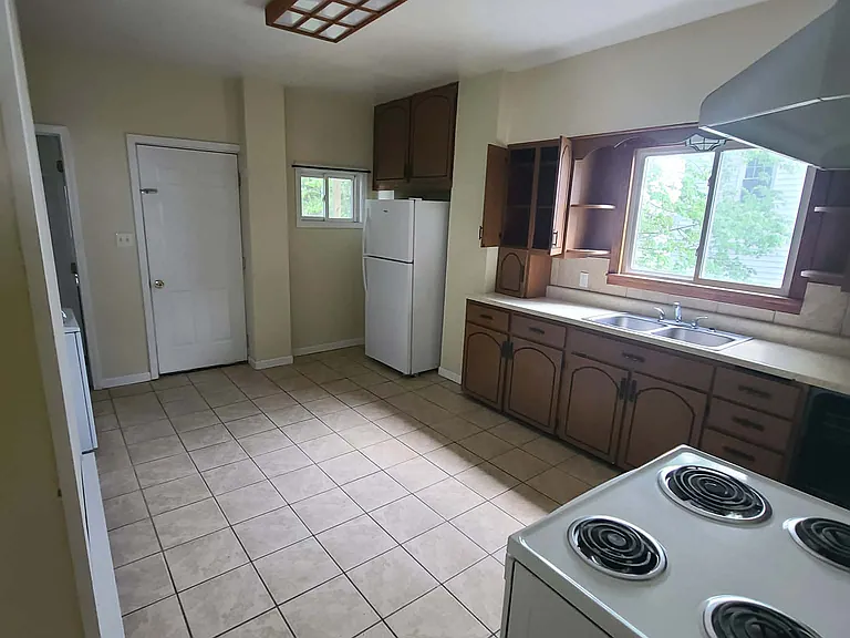 134 E College Ave #A — Photo 5