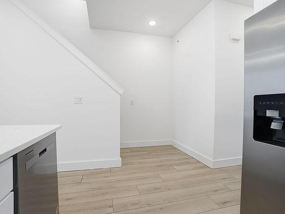 5th image of 147 N Gross St #6