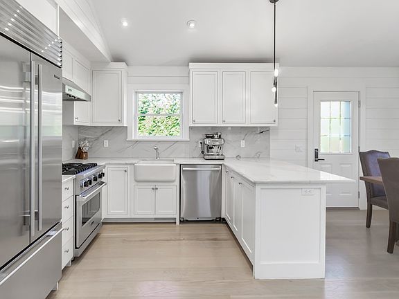 4th image of 66 Crystal Dr