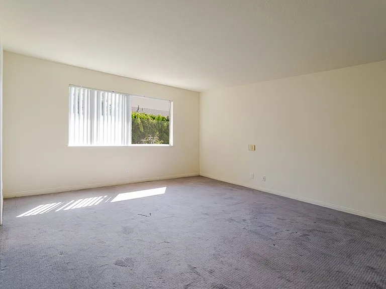 7306 Newcastle Ave — Photo 28