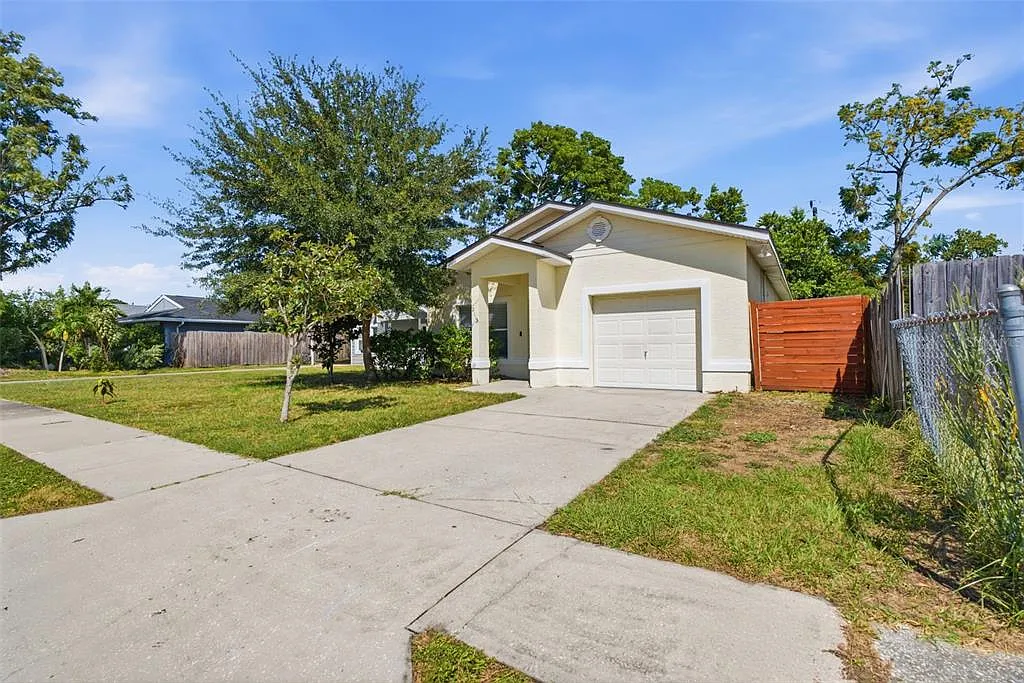 3 bed, 2.0 bath, 1112 sqft, $2,500 — Photo 3