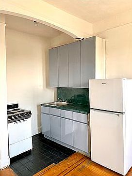 2nd image of 399 6th Ave APT 4D