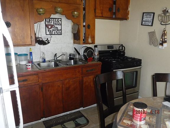 5th image of 1102 W Hutchinson St