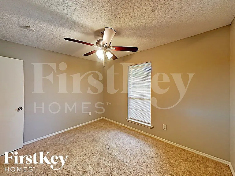 1199 Paddocks Way — Photo 10