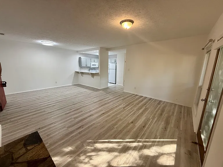 1882 Tryon Dr #4 — Photo 6